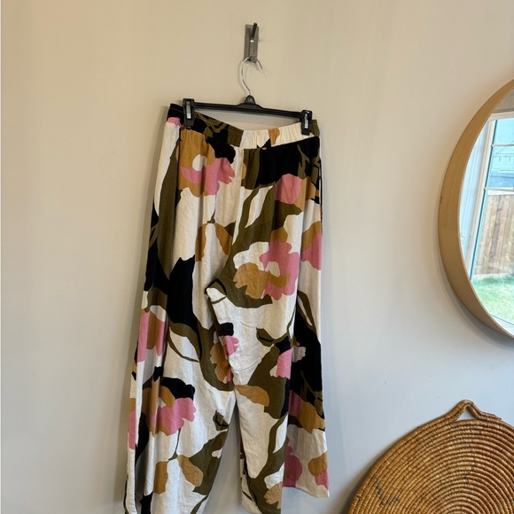 Vince Camuto medium floral linen blend flare pants - Picture 5 of 6